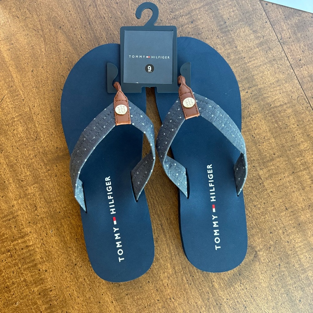 Tommy Hilfiger Sandals men’s 9 dark blue flip flops fabric NWT cl